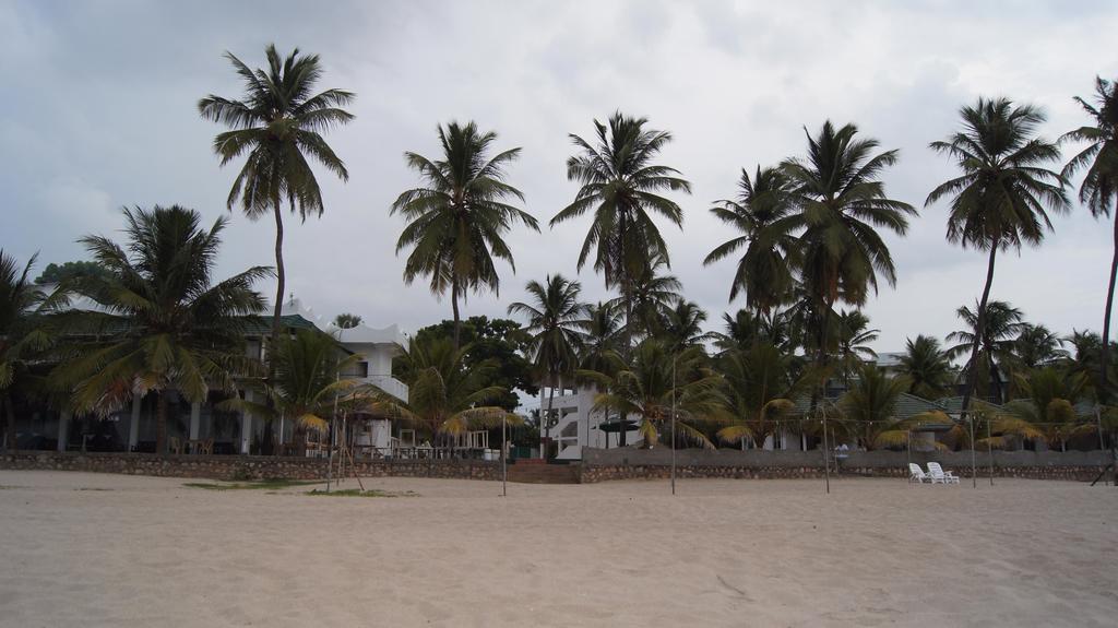 Sea Lotus Park Hotel Trincomalee Exterior photo