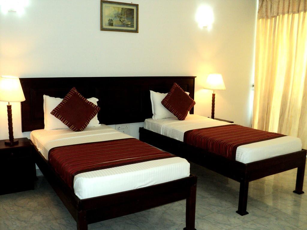 Sea Lotus Park Hotel Trincomalee Exterior photo